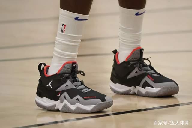 太阳负步行者4连败 利拉德低迷雄鹿不敌开拓者